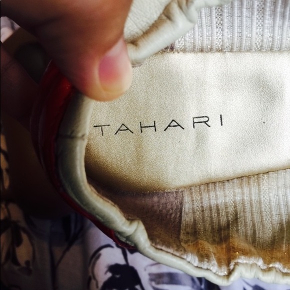 Tahari Two-tone Scrunched Ballet Flats with a Bow - Picture 6 of 8